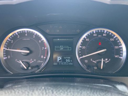 Used 2015 Toyota Highlander Plus FWD image 11