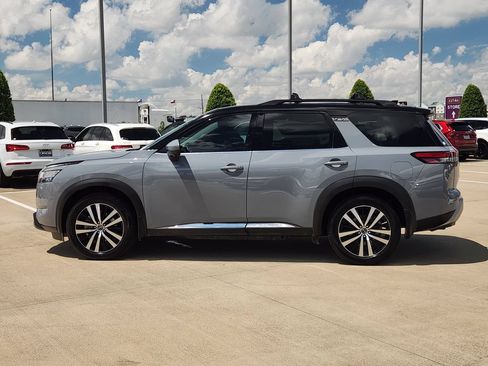 Used 2023 Nissan Pathfinder Platinum AWD/4WD image 4
