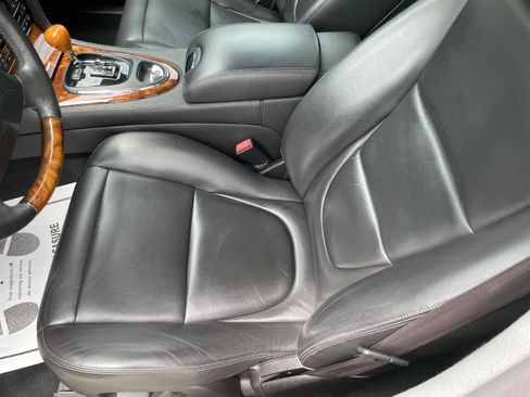Used 2004 Jaguar XJ8 RWD image 12