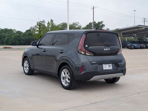 Used 2023 Kia Soul LX w/ LX Technology Package FWD image 4