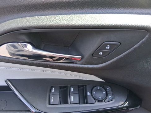 Used 2025 Chevrolet Trax LT w/ LT Convenience Package FWD image 16