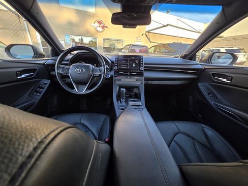 Used 2019 Toyota Avalon XLE w/ Moonroof Package FWD image 11