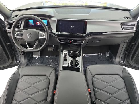 Certified 2024 Volkswagen Atlas Cross Sport SE image 9