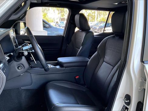 Used 2024 Lexus GX 550 image 8