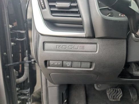 Used 2024 Nissan Rogue S FWD image 11