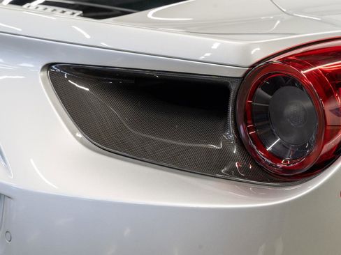 Used 2018 Ferrari 488 GTB image 15