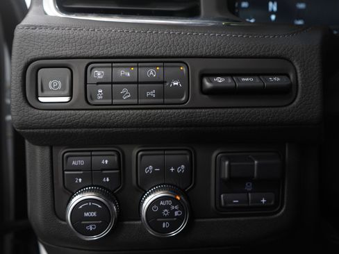 Used 2023 GMC Yukon Denali w/ Denali Reserve Package image 29