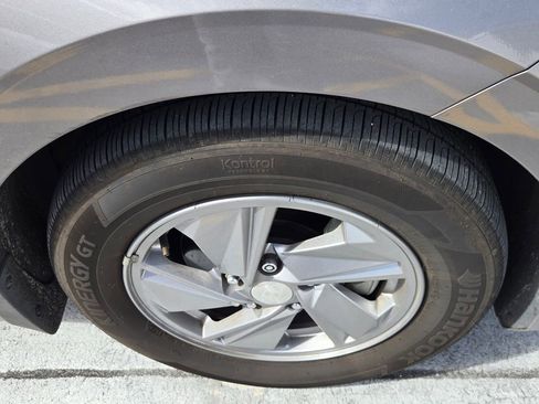 Used 2024 Hyundai Elantra SE image 8