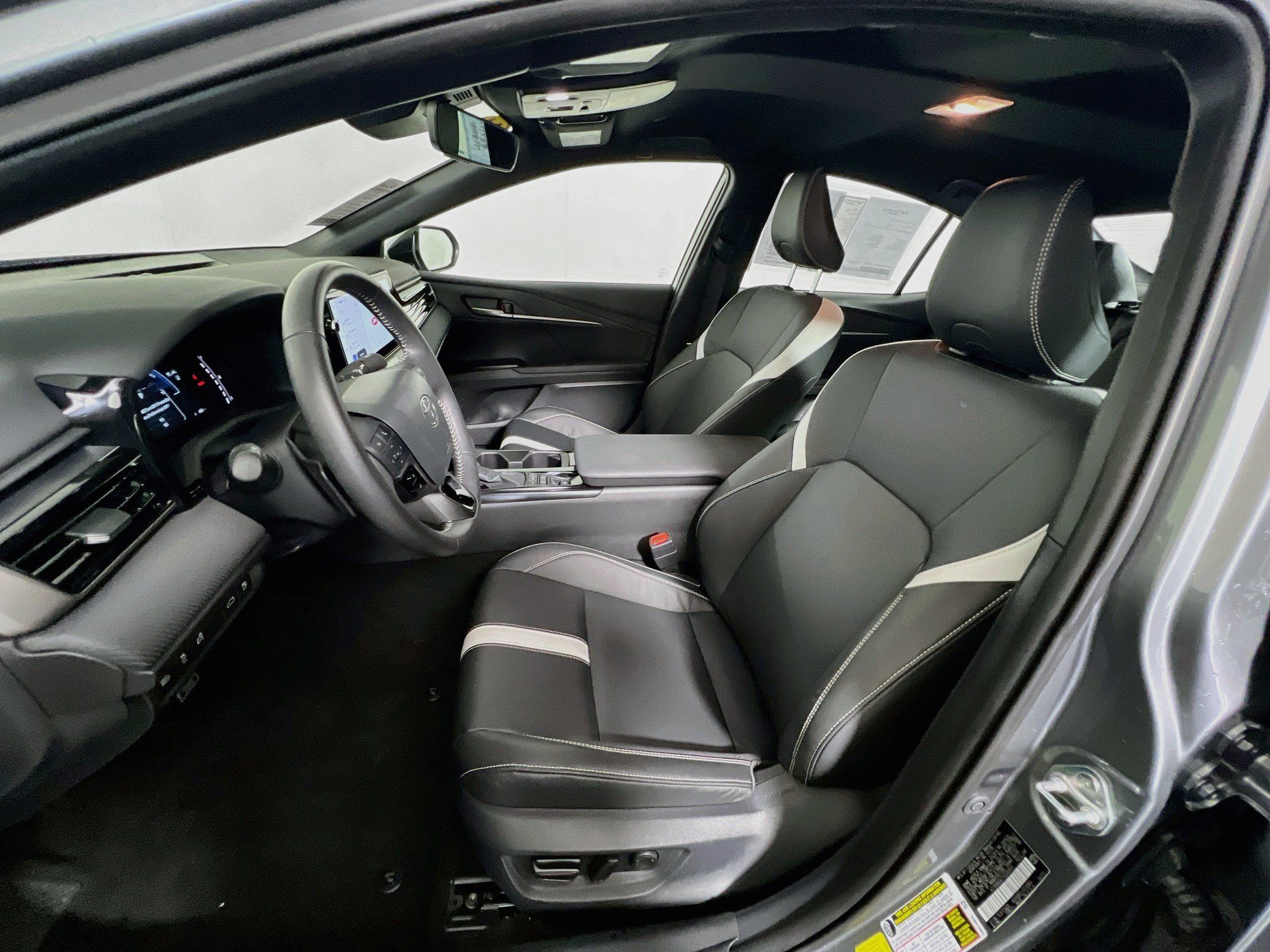 Used 2026 Toyota Camry SE w/ Multimedia Upgrade Package FWD image 14