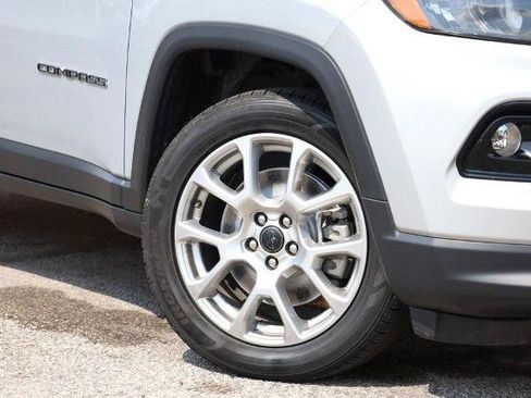 Used 2025 Jeep Compass Limited AWD/4WD image 3