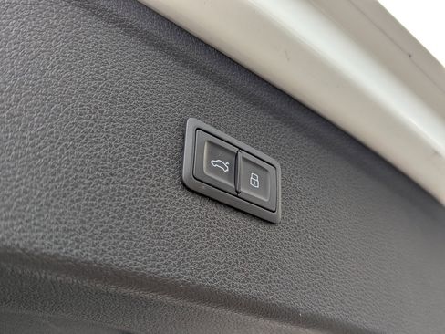 Used 2020 Audi Q5 2.0T Premium image 29