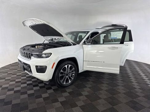 Used 2023 Jeep Grand Cherokee Overland w/ Adv Protech Group III AWD/4WD image 12