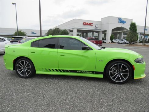 Used 2023 Dodge Charger R/T w/ Harman/Kardon Audio Group RWD image 2