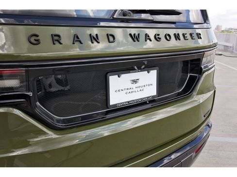 Used 2022 Jeep Grand Wagoneer Series III w/ Rear Seat Video Group 1 AWD/4WD image 30