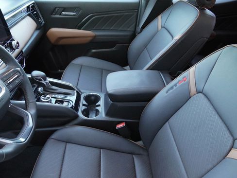 Used 2025 GMC Canyon AT4 w/ Nightfall Edition AWD/4WD image 13