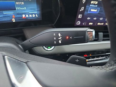 Used 2026 Chevrolet Equinox LT w/ Convenience Package II image 21