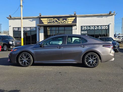 Used 2021 Toyota Camry SE w/ Convenience Package image 5