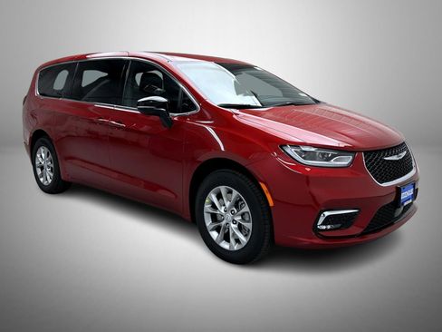 New 2026 Chrysler Pacifica Select AWD/4WD image 3