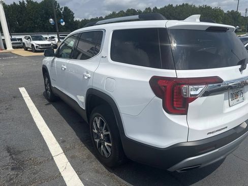 Used 2023 GMC Acadia SLT FWD image 2