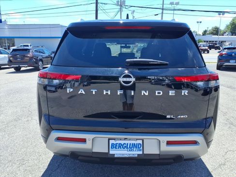 Used 2025 Nissan Pathfinder SL AWD/4WD image 5