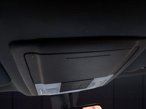 Used 2016 Ford Taurus Limited FWD image 25