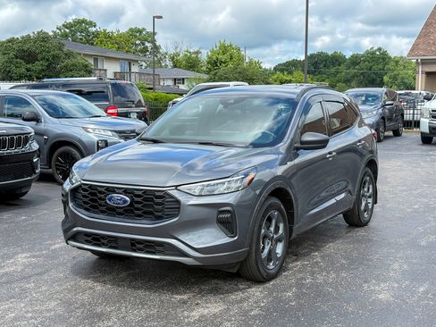 Used 2023 Ford Escape ST-Line w/ Tech Pack #1 AWD/4WD image 4