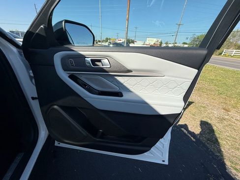 Used 2025 Ford Explorer Platinum w/ Ultimate Package image 23