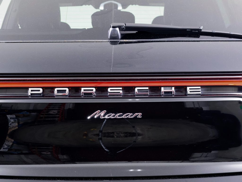 Used 2025 Porsche Macan AWD/4WD image 14