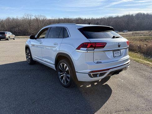 Used 2022 Volkswagen Atlas Cross Sport SEL Premium R-Line image 3