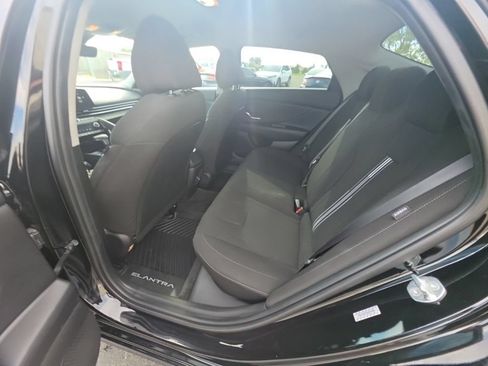 Used 2024 Hyundai Elantra SEL FWD image 25