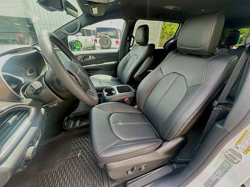 New 2026 Chrysler Voyager LX FWD image 13