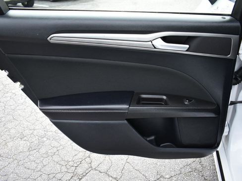 Used 2020 Ford Fusion SE FWD image 31