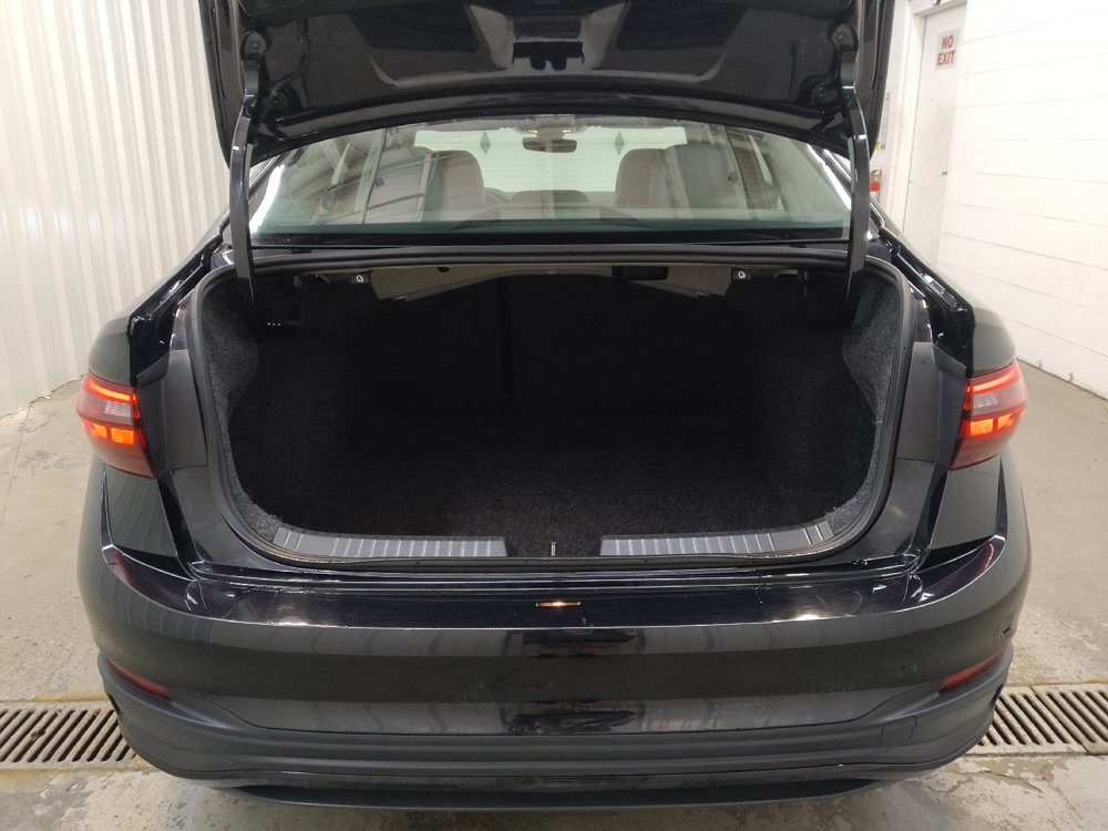 Used 2025 Volkswagen Jetta SE FWD image 29