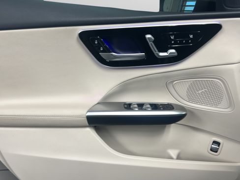 Used 2022 Mercedes-Benz C 300 Sedan image 11