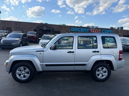 Used 2011 Jeep Liberty Sport image 6