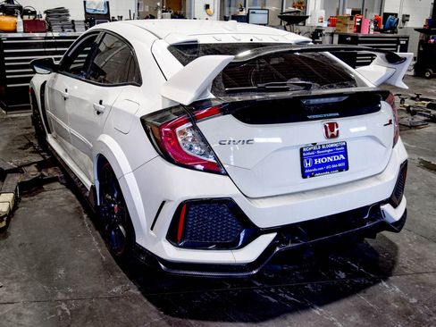 Used 2018 Honda Civic Type R image 3