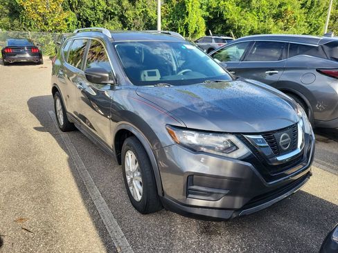 Used 2017 Nissan Rogue SV FWD image 2