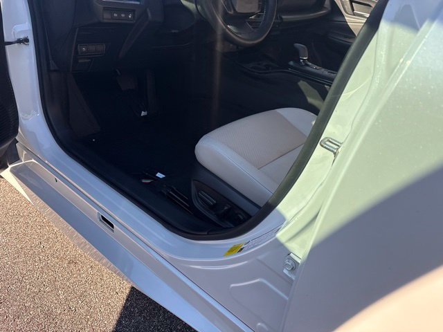 Used 2024 Toyota Prius XLE FWD image 6