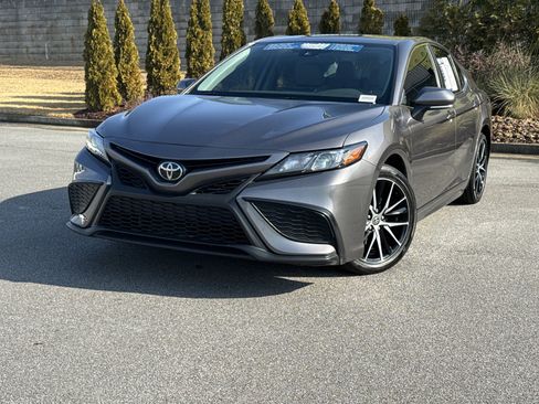 Used 2022 Toyota Camry SE image 5