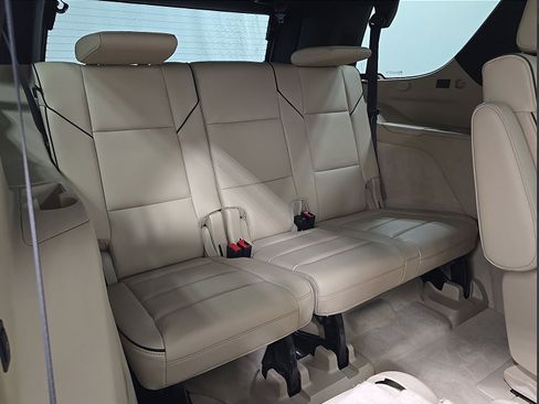 Used 2023 Cadillac Escalade Premium Luxury AWD/4WD image 11