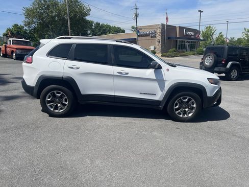 Used 2019 Jeep Cherokee Trailhawk w/ Cold Weather Group AWD/4WD image 1