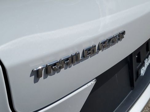 Used 2023 Chevrolet TrailBlazer LT FWD image 33