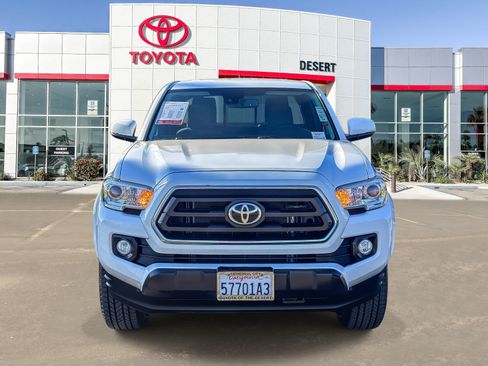 Used 2020 Toyota Tacoma SR5 RWD image 2