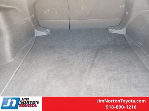 Used 2025 Toyota Corolla LE image 33