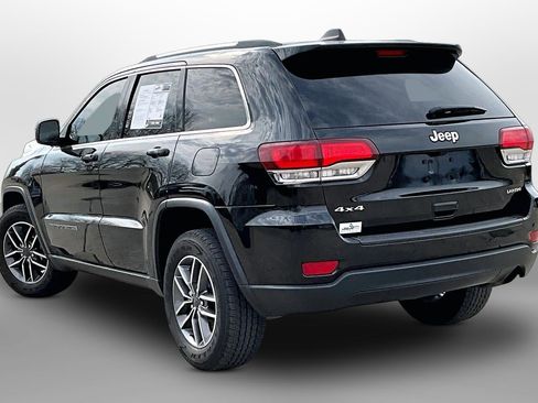 Used 2020 Jeep Grand Cherokee Laredo w/ 18" Wheel & 8.4" Radio Group image 10