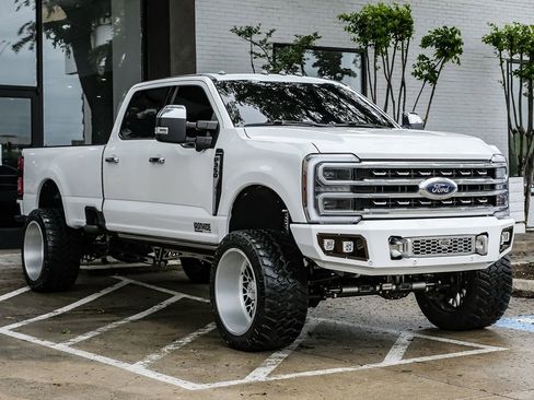 Used 2024 Ford F350 Platinum image 9