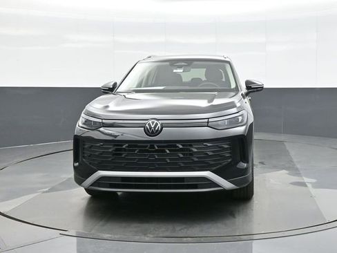 New 2026 Volkswagen Tiguan SE image 2