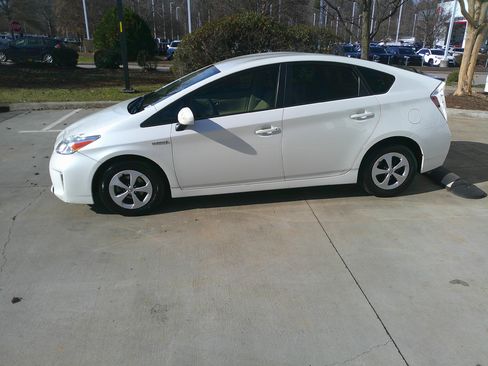 Used 2015 Toyota Prius Two image 10