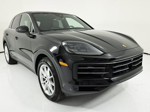 Certified 2024 Porsche Cayenne image 9