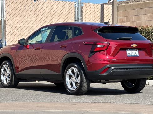 Used 2024 Chevrolet Trax LS w/ LS Convenience Package FWD image 6